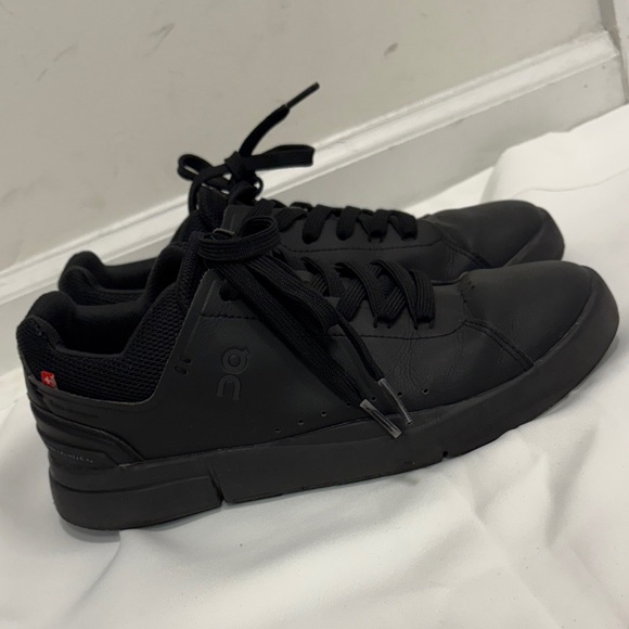 On Running Women’s Black Sneakers - Picture 1 of 7